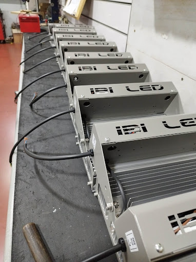 luminarias LED industriales IBILED en linea tras su produccion
